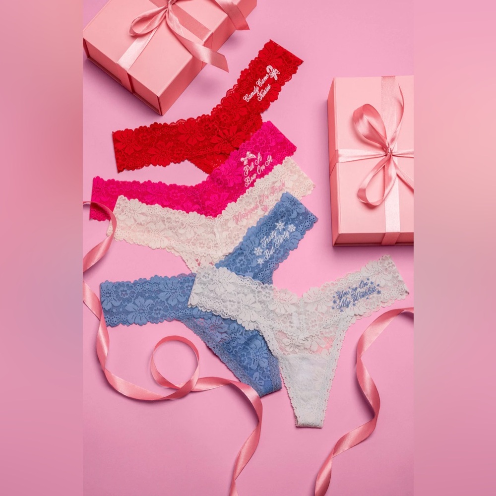 PINK X LoveShackFancy Holiday Notes 5-Pack Thong Panties NWT